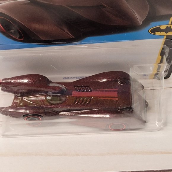 FREE with Purchase - NWT Hot Wheels Batman Batmobile 4/5 Die Cast Car 137/250 - Picture 3 of 6